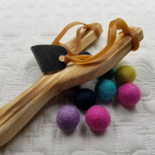Load image into Gallery viewer, Slingshot With 10 Felt Balls fidget