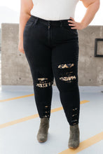 Load image into Gallery viewer, Into The Wild Distressed Skinny Jeans Judy blue