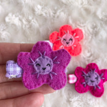 Load image into Gallery viewer, Happy Flower Clips
