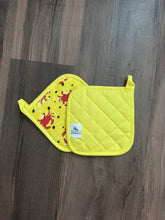Load image into Gallery viewer, Crabs and Susans Pot Holder
